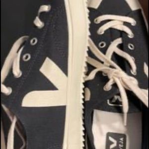 brand new never worn Veja men’s sneakers size 9. Ordered the wrong size!